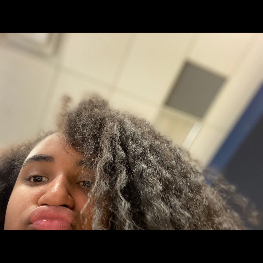 Meet your Posher, Simone